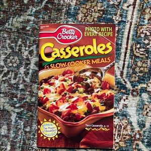 Betty Crocker Casseroles & Slow Cooker Meals Cookbook